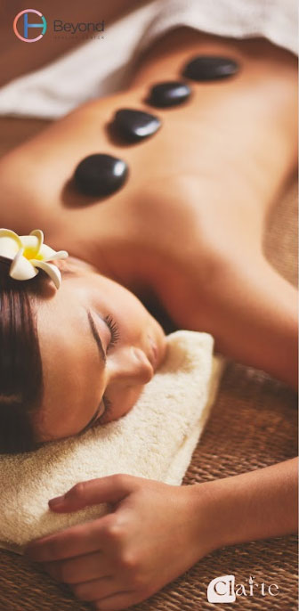 Mujer en experiencia de spa premium en Beyond Healing Center